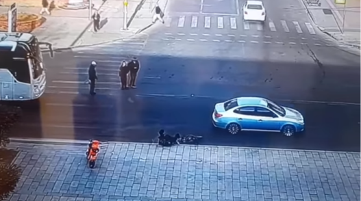 Гарцаар гарч байсан дугуйтай хүүхдийг мөргөөд зугтжээ
